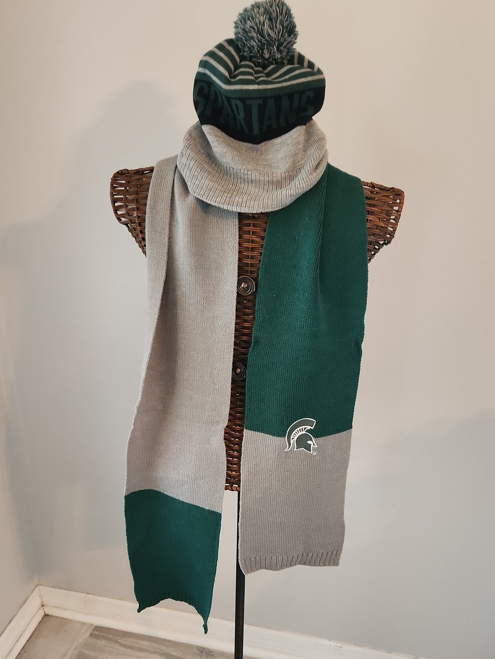 UNISEX Gray and Green Knit HAT& Scarf - Spartan Logo
